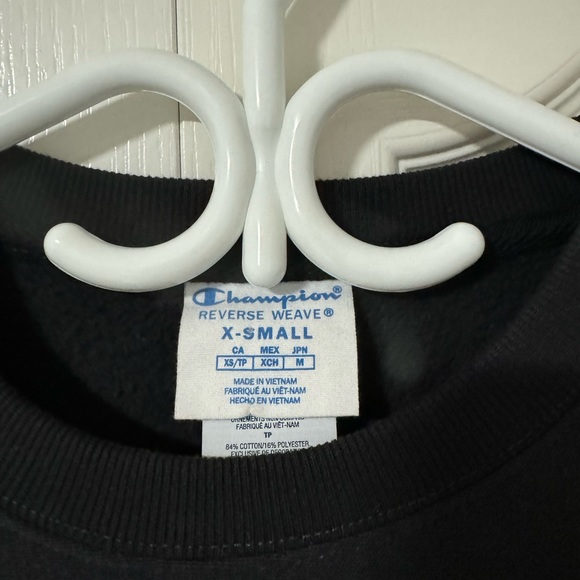 Cropped Champion Sweatshirt - Picture 3 of 3